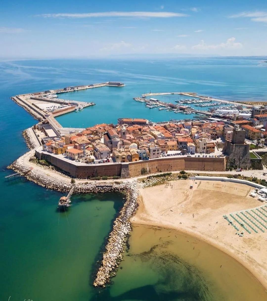 La Finestra Sul Castello B&B Termoli Exterior photo